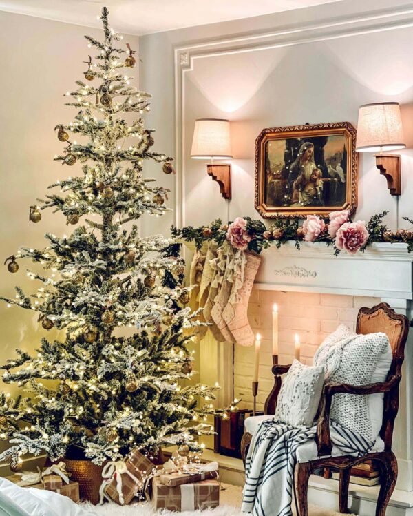 King-Noble-Flock-Artificial-Christmas-Tree6_7030d5cb-8ed0-4a03-ad68-7f372f599f5e