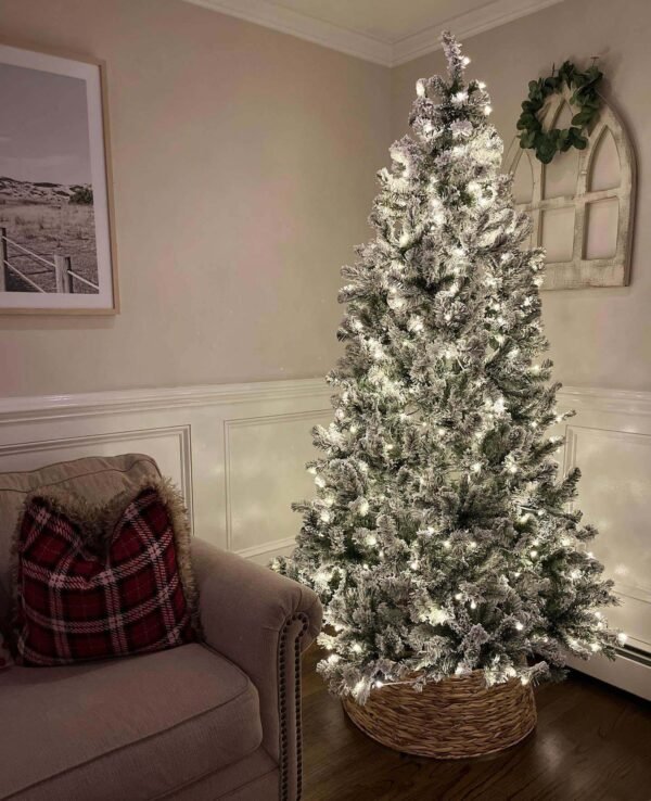 Prince-Flock-Artificial-Christmas-Tree003_3b248e29-0fa4-43ec-b0a8-4bd69fb4ce85 8' Prince Flock® Artificial Christmas Tree with 550 Warm White LED Lights