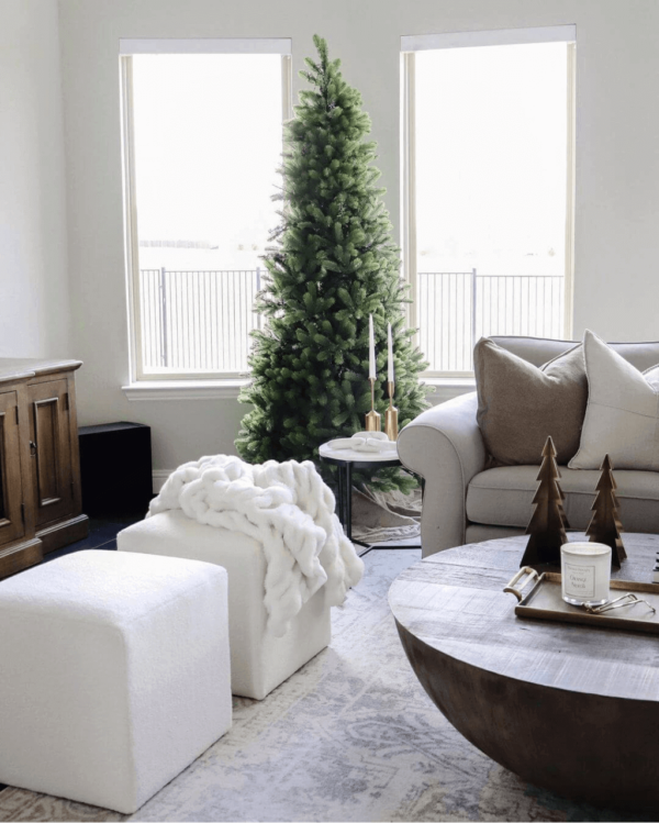 royal-fir-artificial-christmas-tree_ec5acd1e-646b-4872-8145-cf729929941e